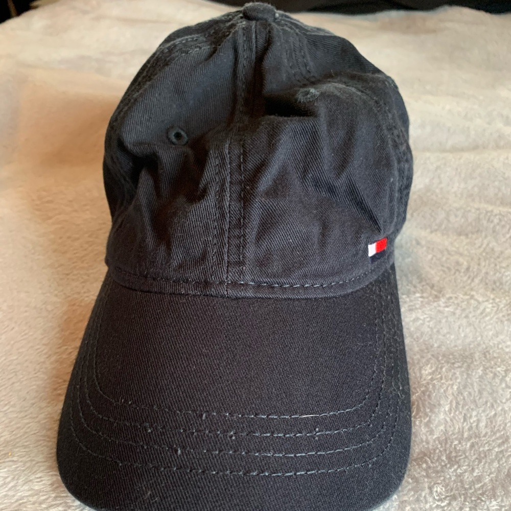 Tommy Hilfiger hat